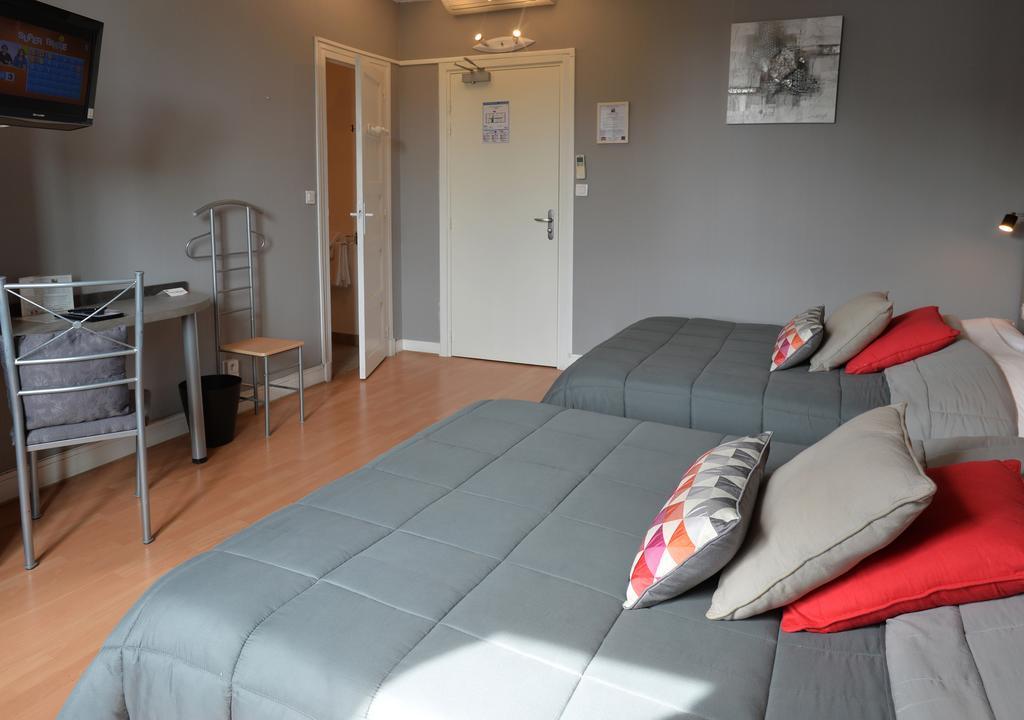 Hotel La Croix Blanche Tarbes Habitación foto