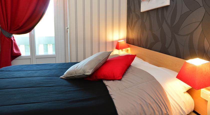 Hotel La Croix Blanche Tarbes Habitación foto