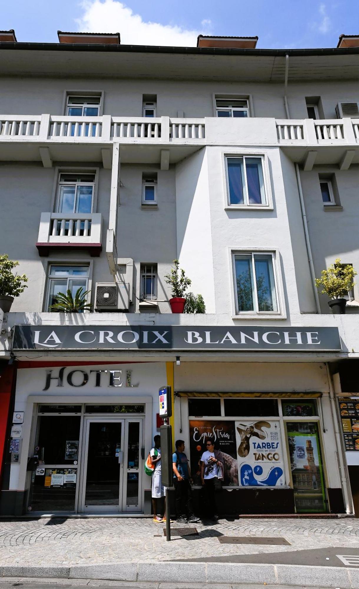 Hotel La Croix Blanche Tarbes Exterior foto